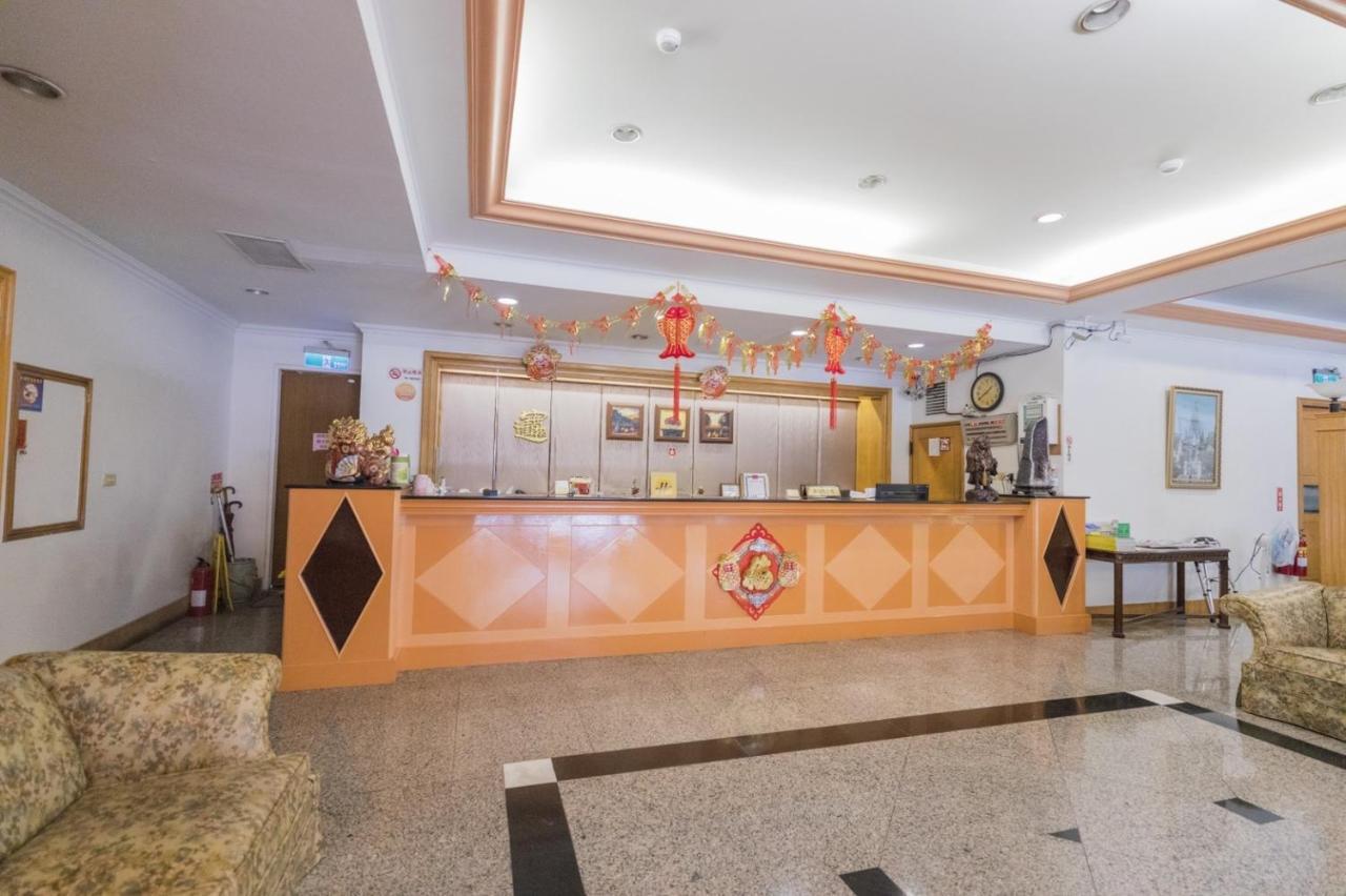 Tzu Chi Hotel Pingtung Extérieur photo