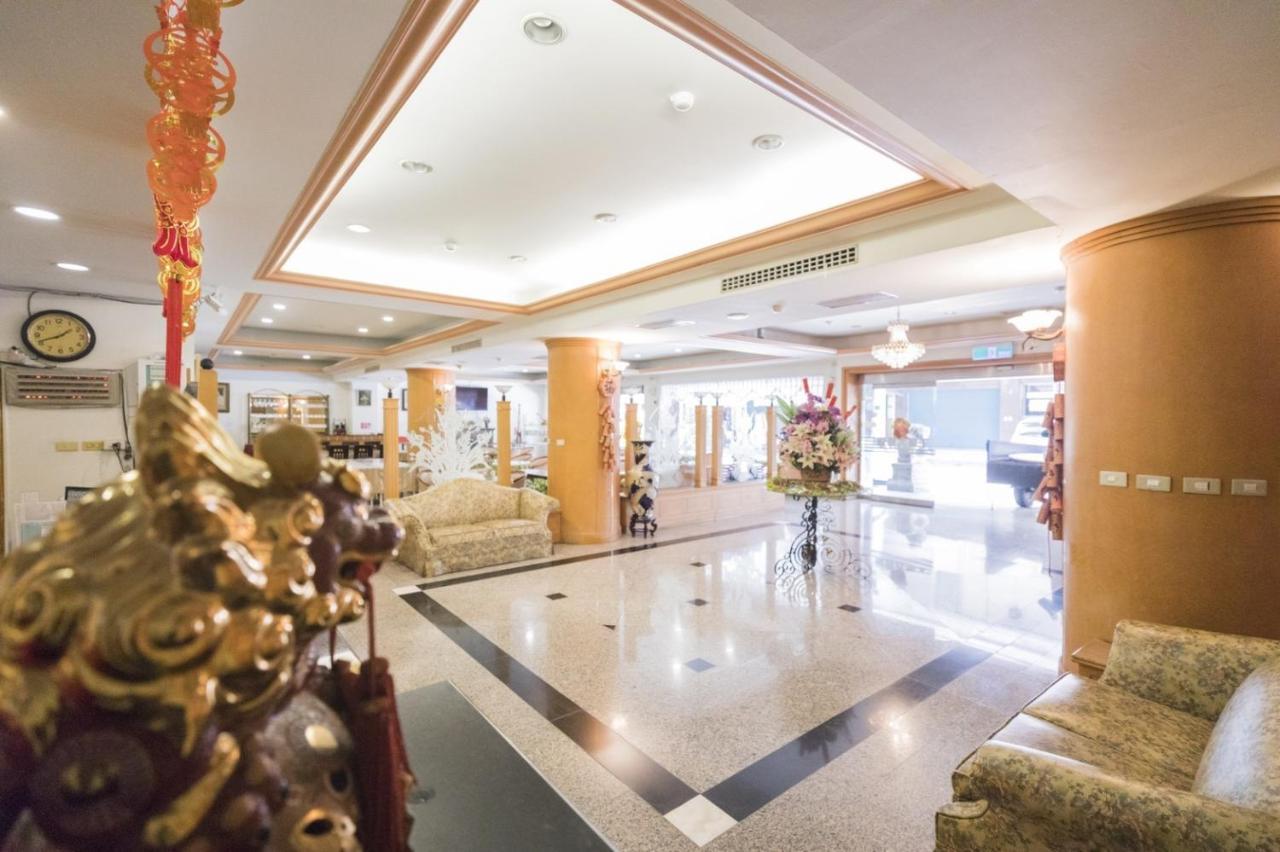 Tzu Chi Hotel Pingtung Extérieur photo