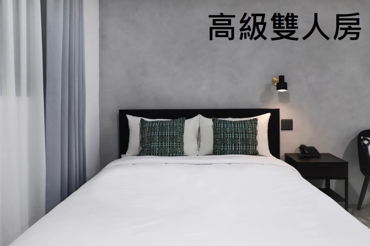 Tzu Chi Hotel Pingtung Extérieur photo