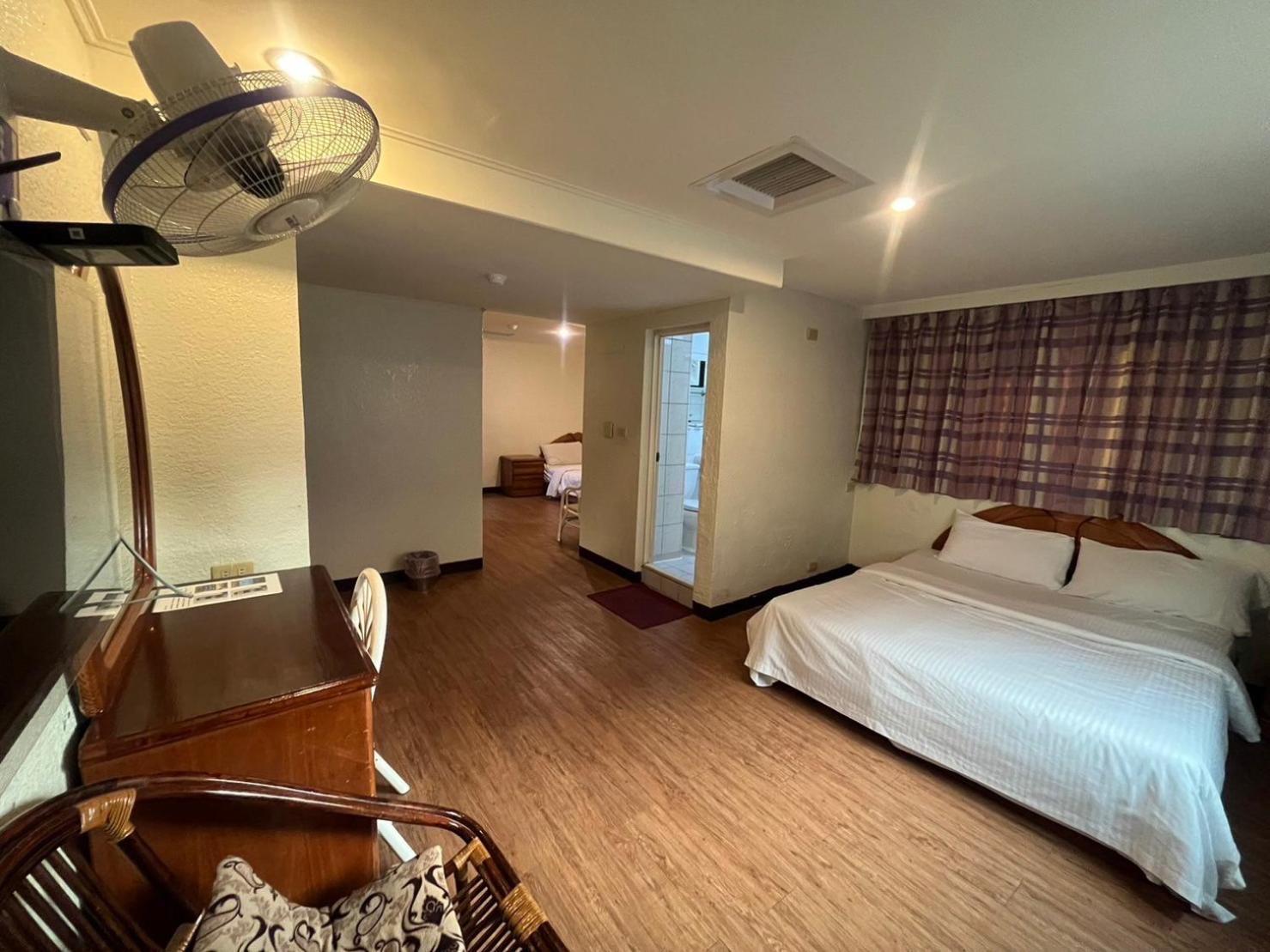 Tzu Chi Hotel Pingtung Extérieur photo