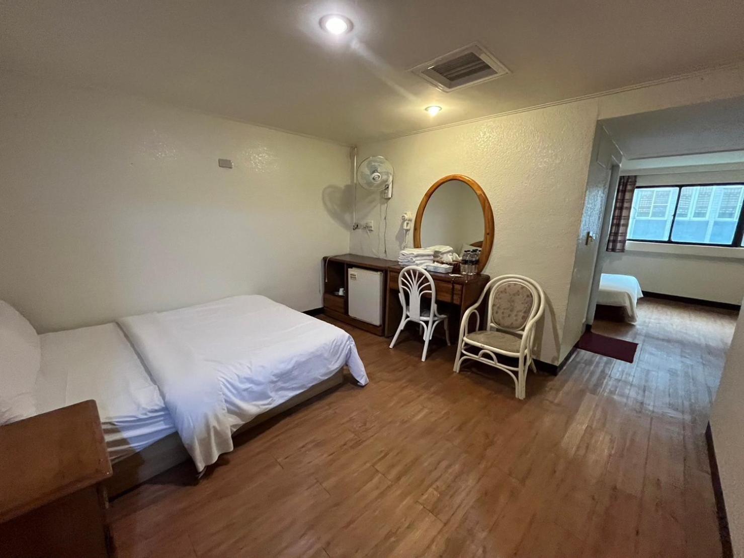 Tzu Chi Hotel Pingtung Extérieur photo